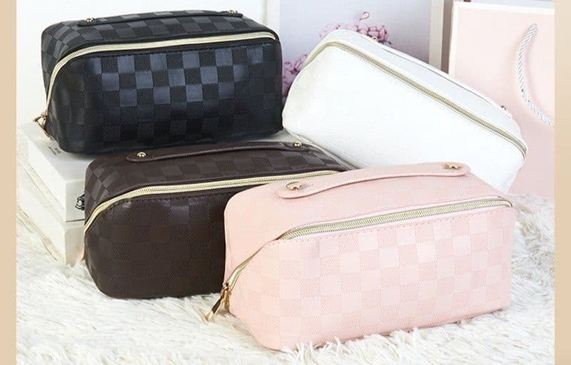 トラベルポーチ 大容量仕切り付き化粧品収納ポーチ
